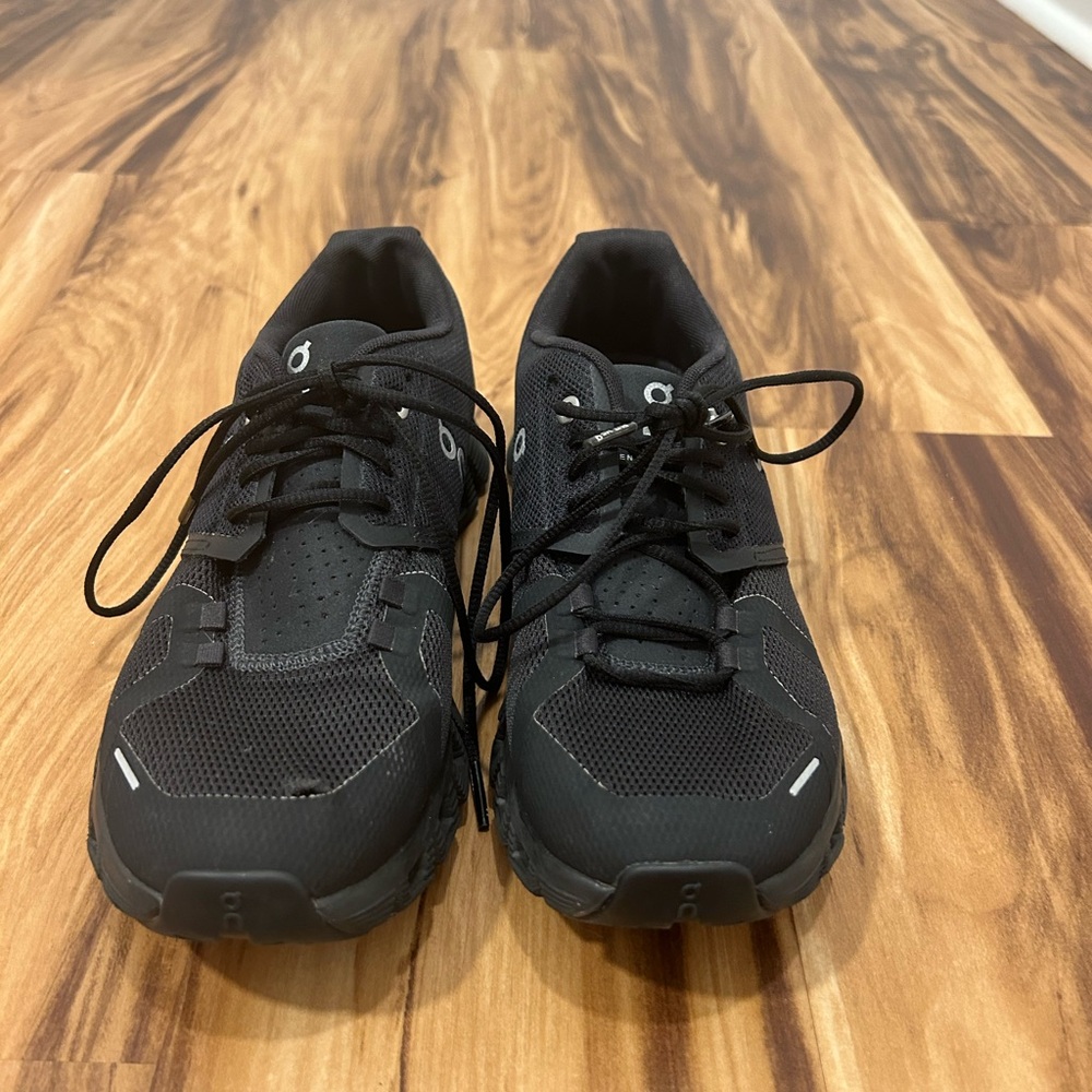 Women’s on running size 8